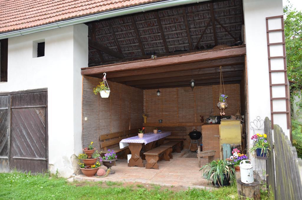 Ubytovani Hrusice Exterior photo